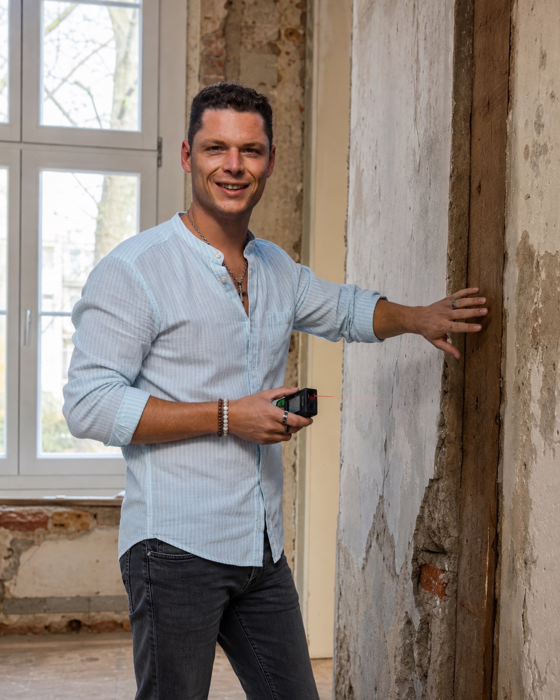 KI-generierte Darstellung von Matthias C. Pesch bei einer Messung im Altbau